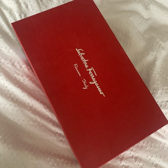 NEVER WORN - Salvatore Ferragamo suede Garcia - Picture 3 of 11